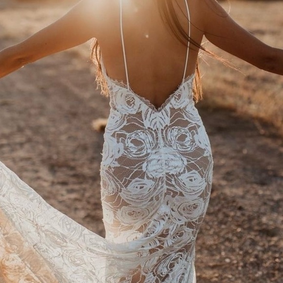 Grace Loves Lace Clo gown - Picture 3 of 5